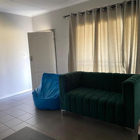 Appartamento Vaal Place Vanderbijlpark Esterno foto