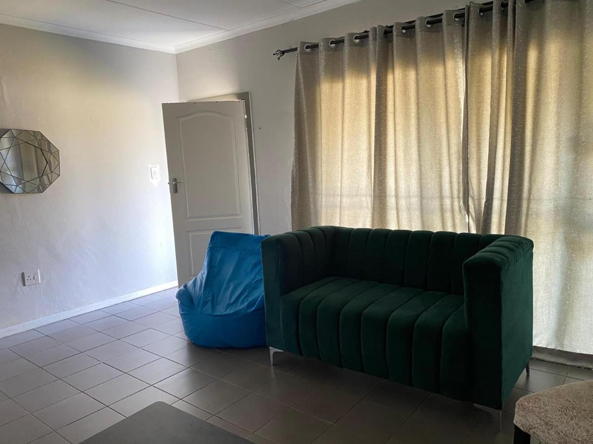 Appartamento Vaal Place Vanderbijlpark Esterno foto